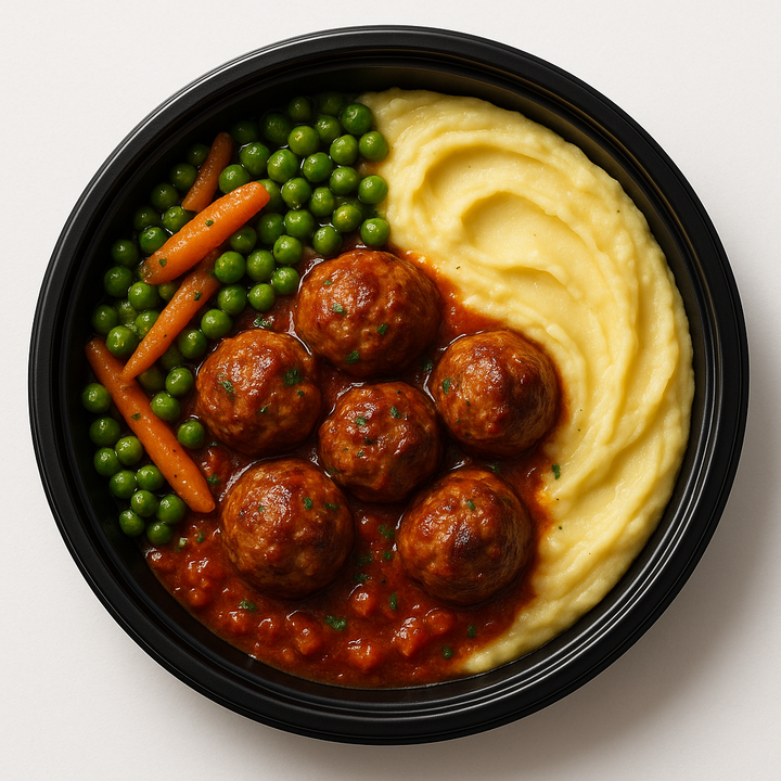 Boulettes sauce tomate, purée, petits pois &amp; carottes rôties