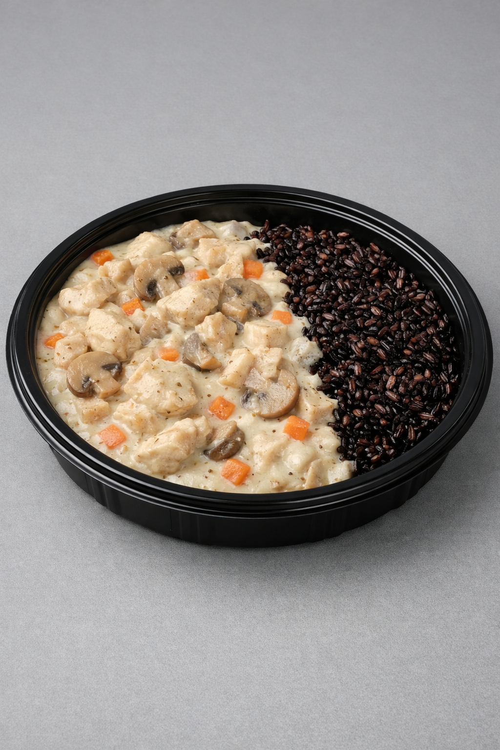 Vol-au-vent de poulet (sans feuilleté) & riz noir