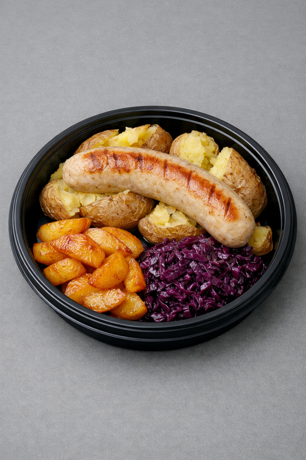 Boudin blanc grillé, pommes caramélisées, pommes de terre en chemise & chou rouge sauté