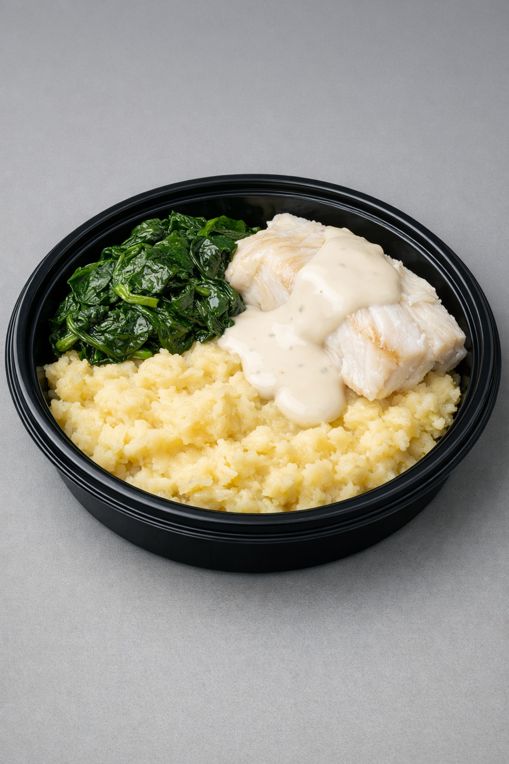 Poisson du moment, pommes de terre écrasées & sauce blanche.